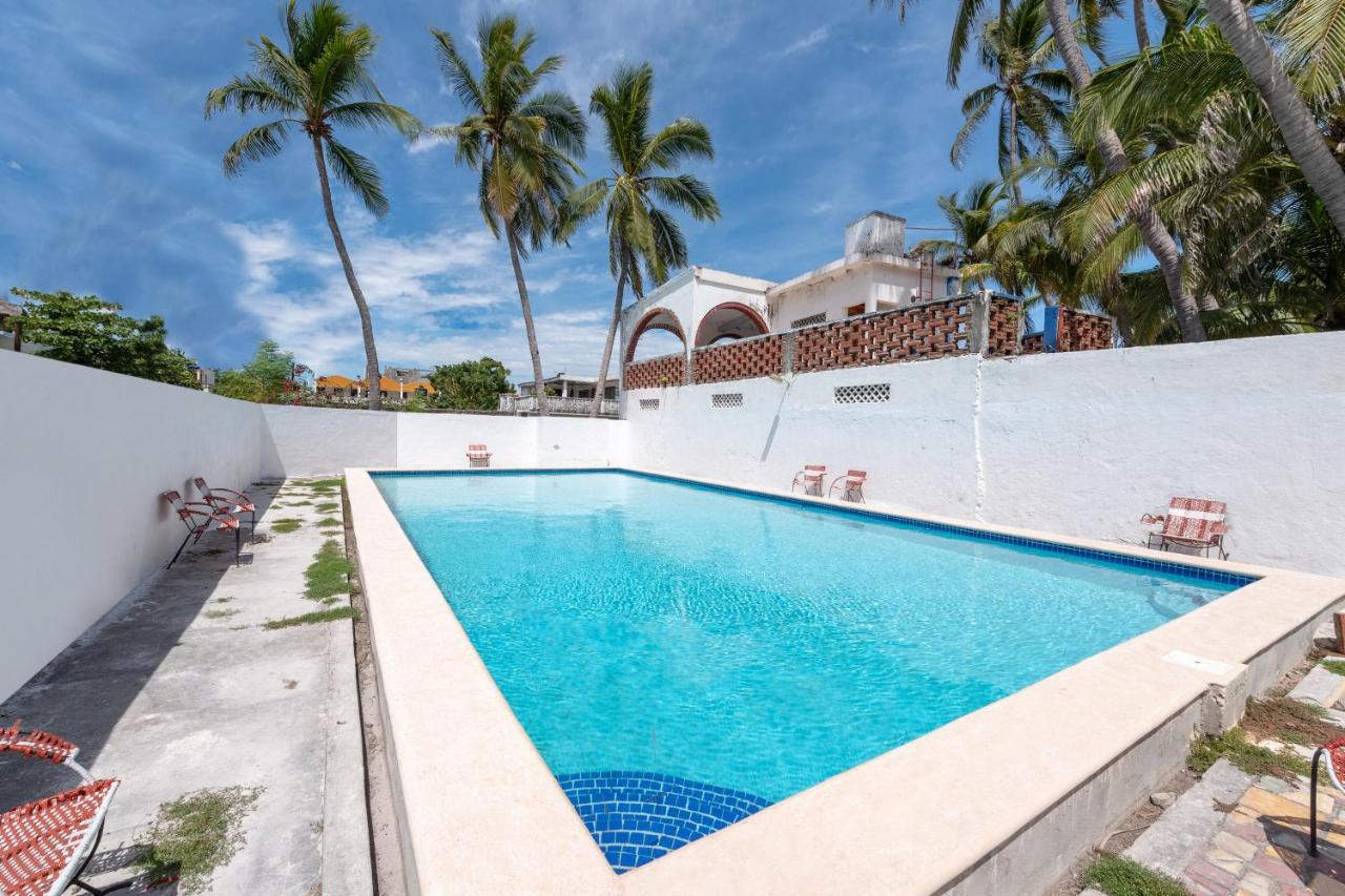 Oyo Hotel Las Palmas Cuyutlan Manzanillo Exterior photo