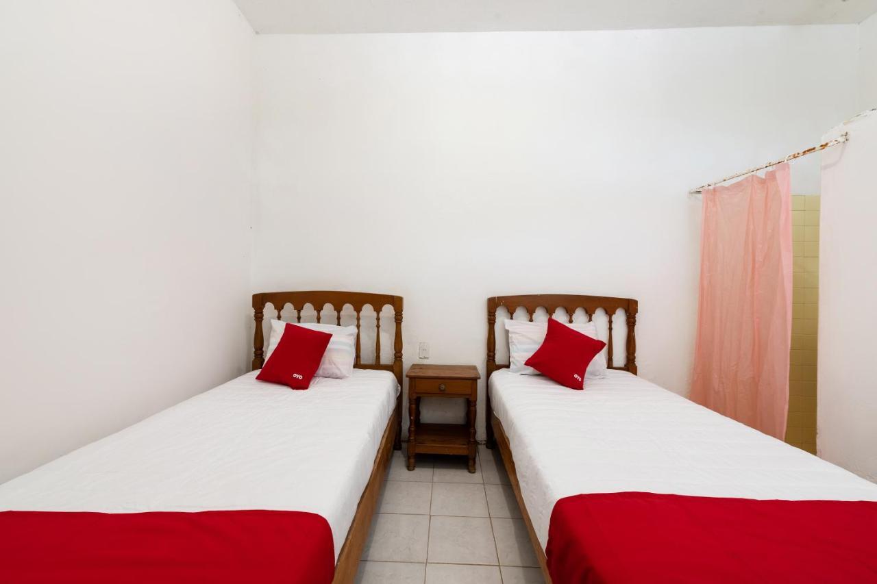 Oyo Hotel Las Palmas Cuyutlan Manzanillo Exterior photo